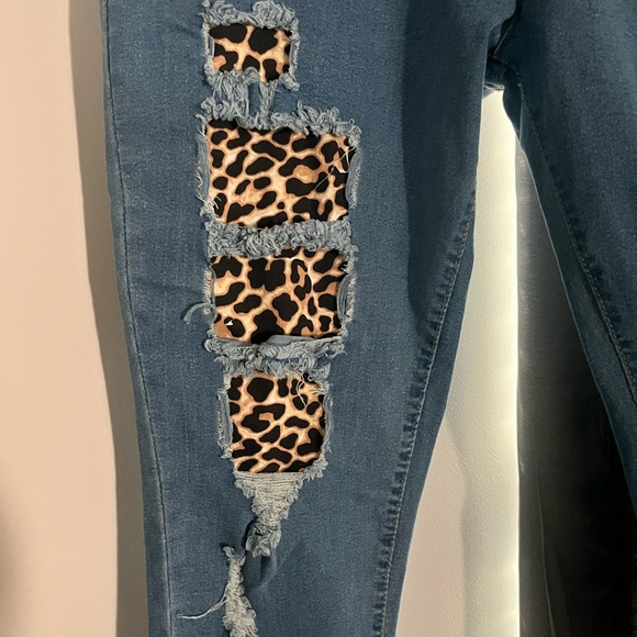 Distressed Denim w/cheetah print - Picture 3 of 3